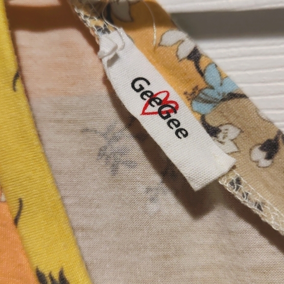 Fun summer top by GeeGee - Picture 2 of 3